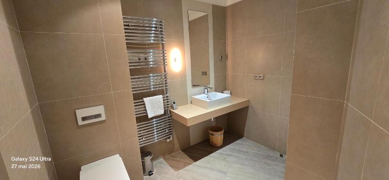 Chic duplex in Saint-Tropez with parking - image 11