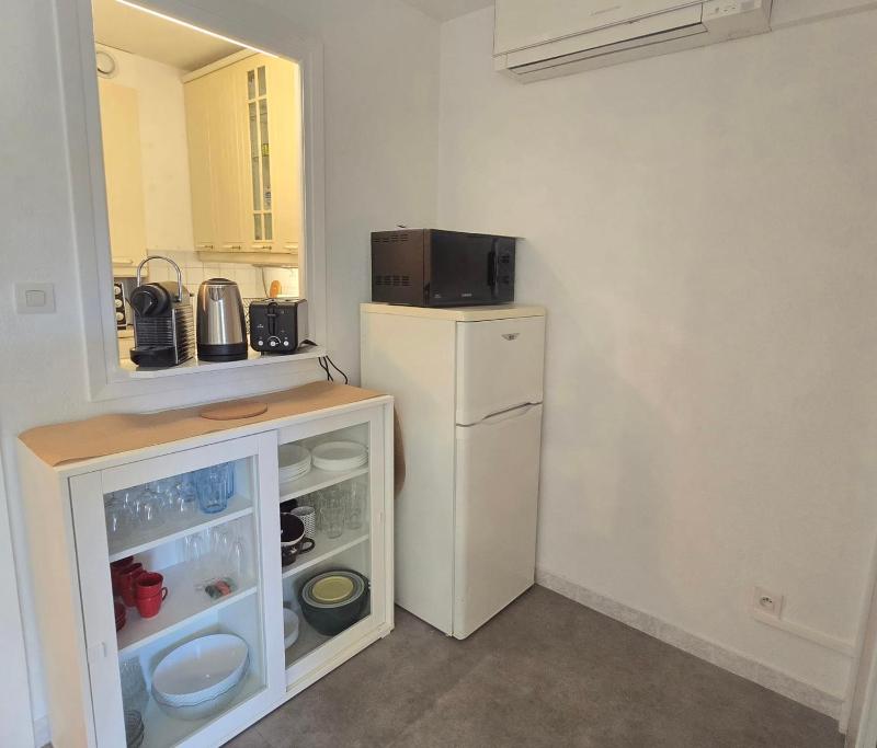 Studio for 4 with pool 350m from beach - image 9