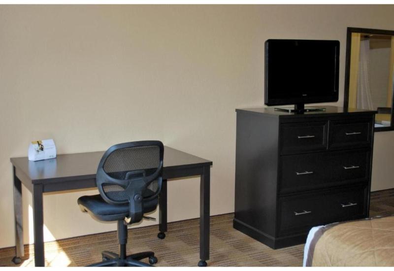 Motel 6 Suites Memphis Airport TN - image 14