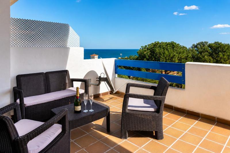 Duquesa Suites 2424 AZURE SKYLINE - image 32