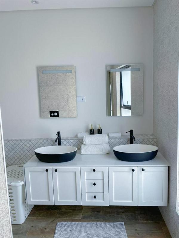 Suite 10 2 Bedroom Luxury Apartment - image 6