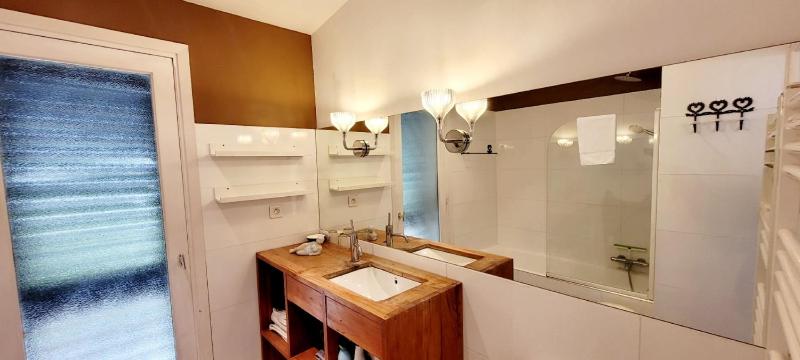 Bright villa with pool in Grimaud - image 2