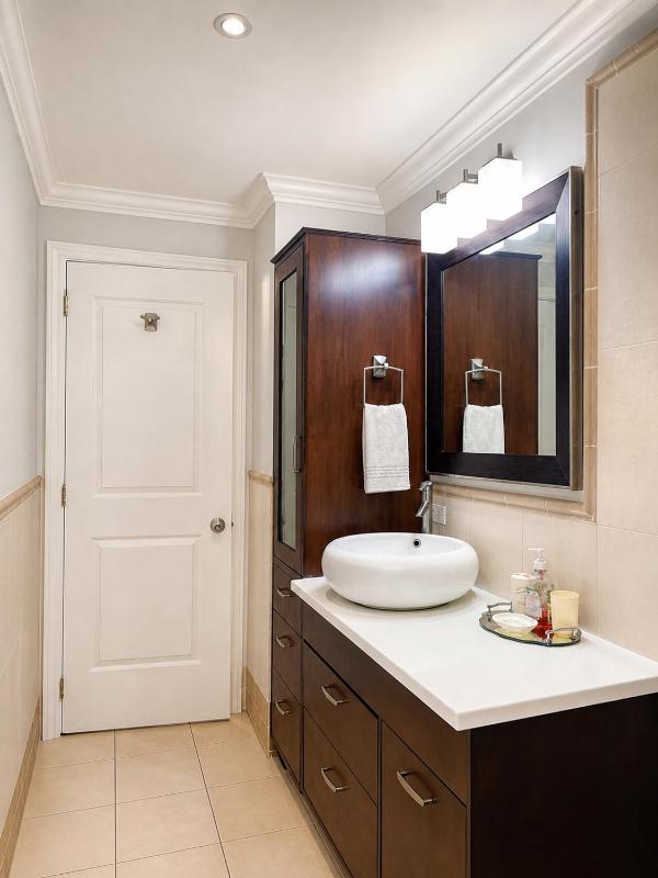 Exquisite One Bedroom Condo - image 4