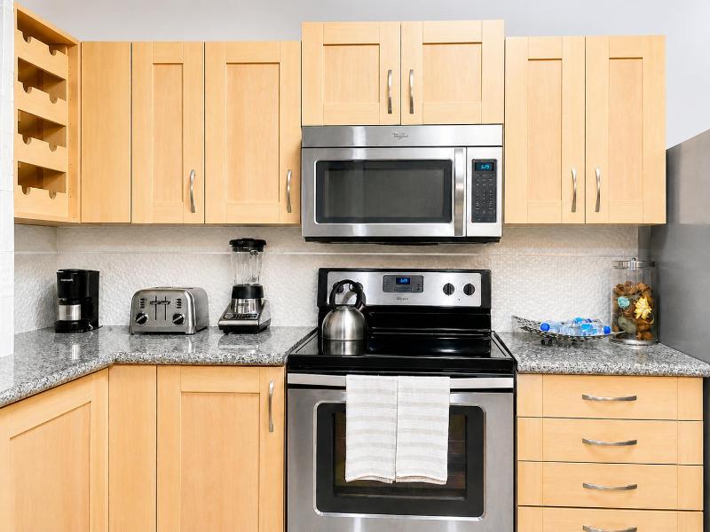 Exquisite One Bedroom Condo - image 16