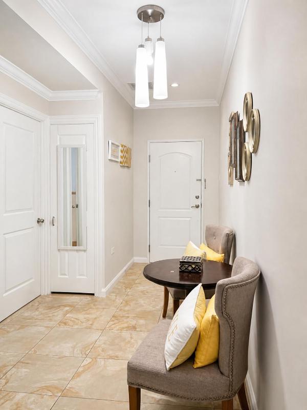 Exquisite One Bedroom Condo - image 15
