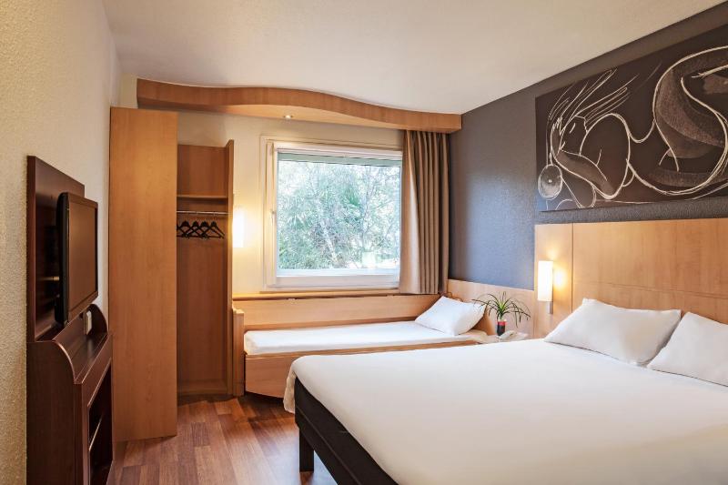 Ibis Barcelona Meridiana - image 14