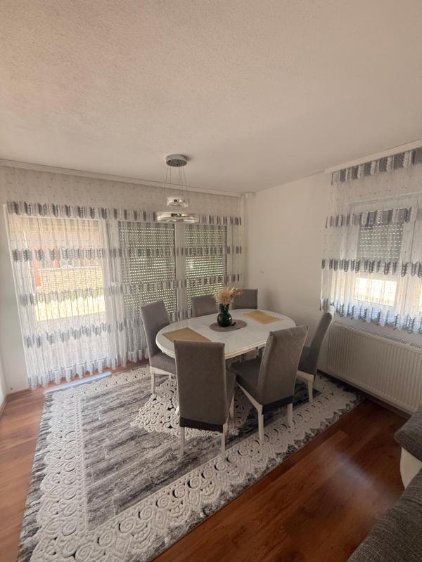 Villa H&E - image 10
