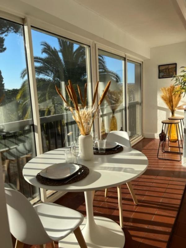 35m With Pool For Couple In Saint Tropez - image 5