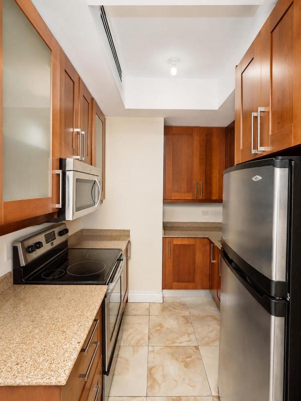 Stylish One Bedroom Condo - image 2