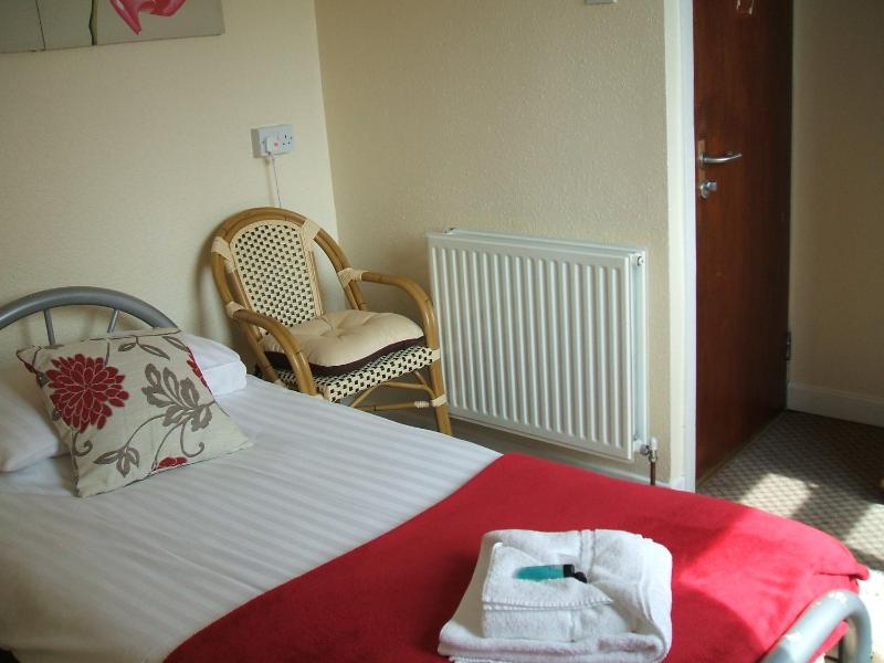Family Room image 3