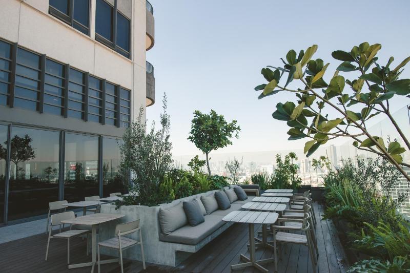 2206- Chic 1BR Near Downtown w Luxe Amenities - image 12
