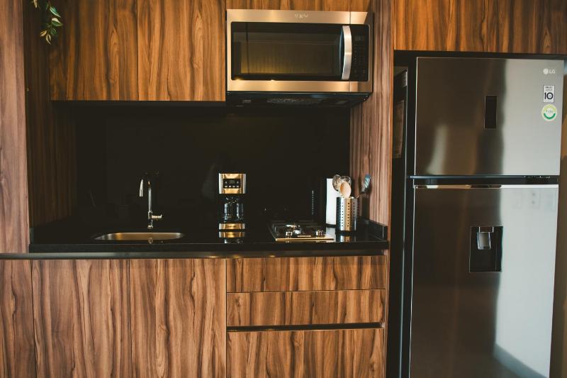 2206- Chic 1BR Near Downtown w Luxe Amenities - image 15