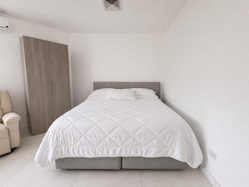 Cuarto con baño en Playa Hermosa Puntarenas - image 1