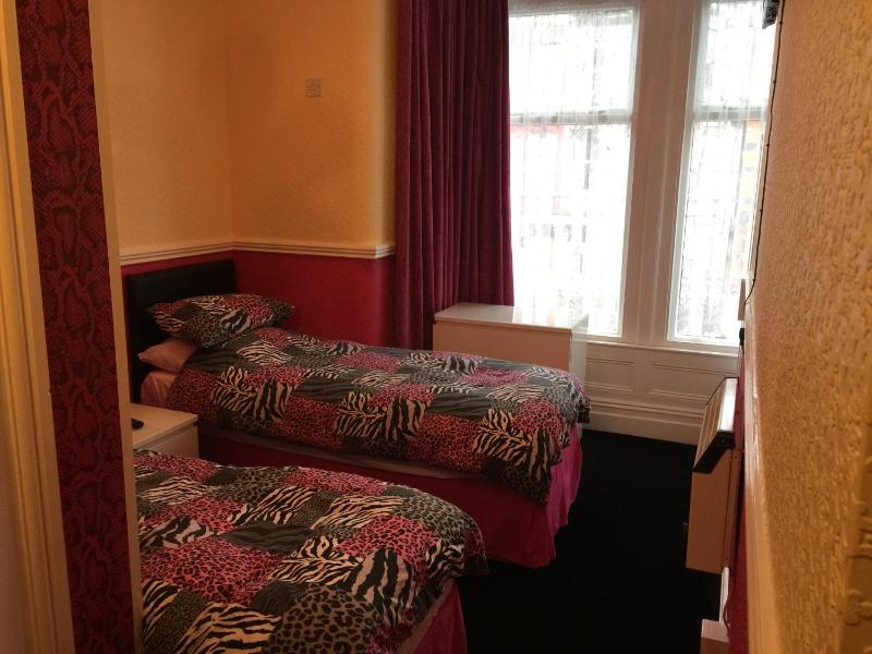 Twin Room with Shower image 1