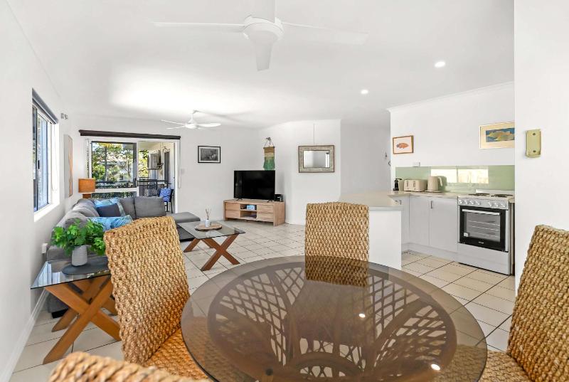 Palm Canopy Haven - Poolside Hideaway by the Marina - image 31