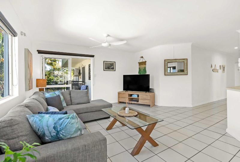 Palm Canopy Haven - Poolside Hideaway by the Marina - image 30