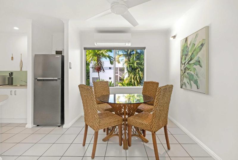 Palm Canopy Haven - Poolside Hideaway by the Marina - image 6