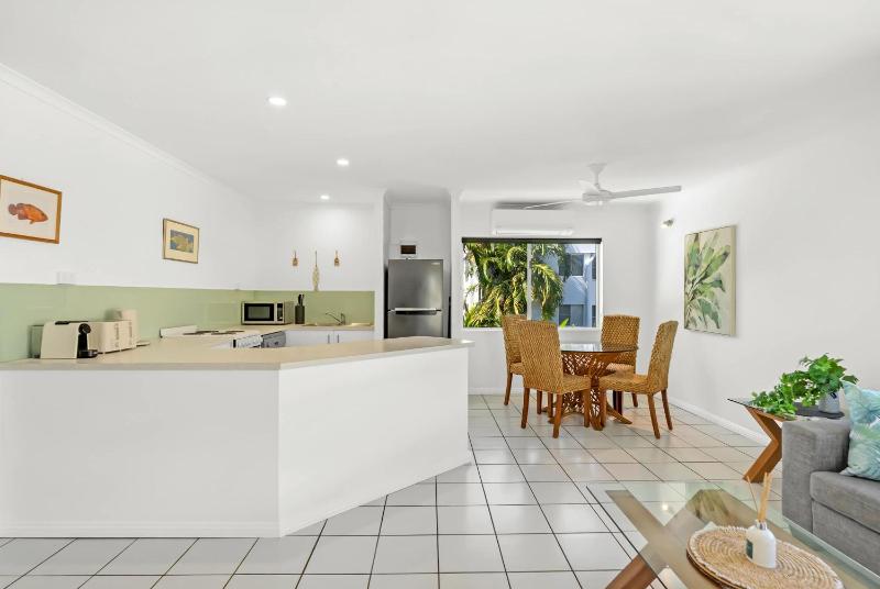 Palm Canopy Haven - Poolside Hideaway by the Marina - image 35