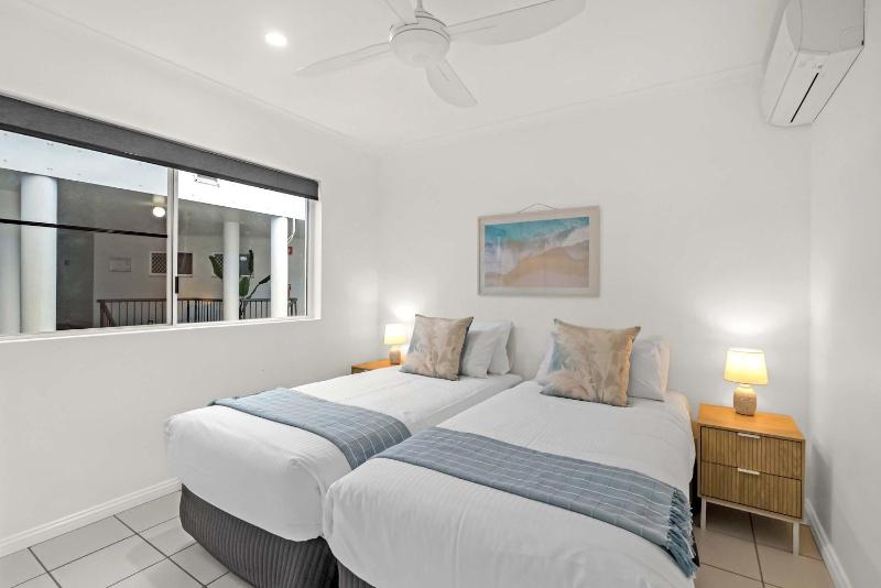 Palm Canopy Haven - Poolside Hideaway by the Marina - image 27