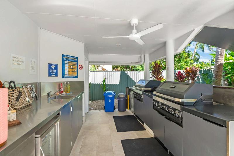 Palm Canopy Haven - Poolside Hideaway by the Marina - image 19