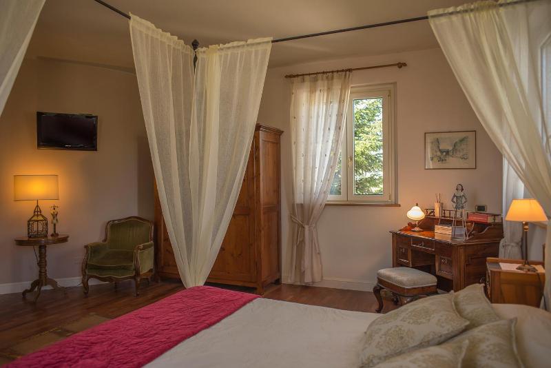 Large Double Room image 2