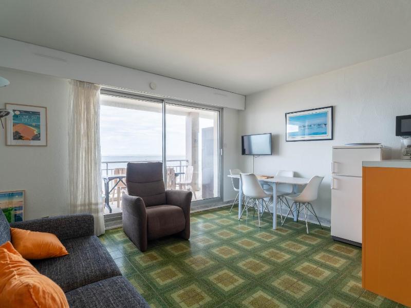Studio cabine avec balcon parking privé accès direct plage proche centre ville - FR-1-319-44 - image 6