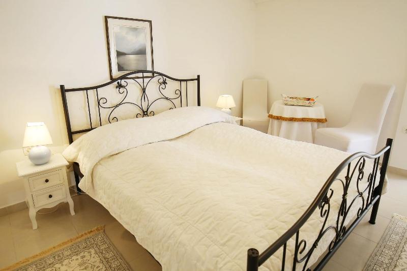 Double Room image 3