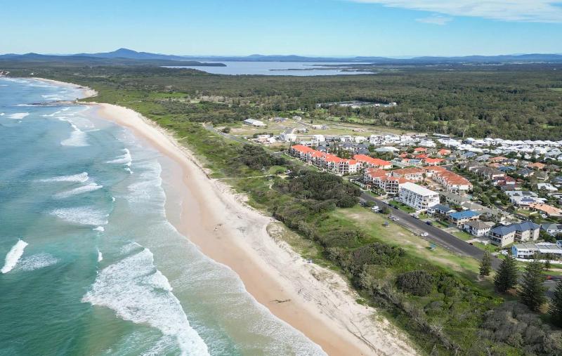 Elanora- Oceanstays- Breakers Pippi Beach - image 5