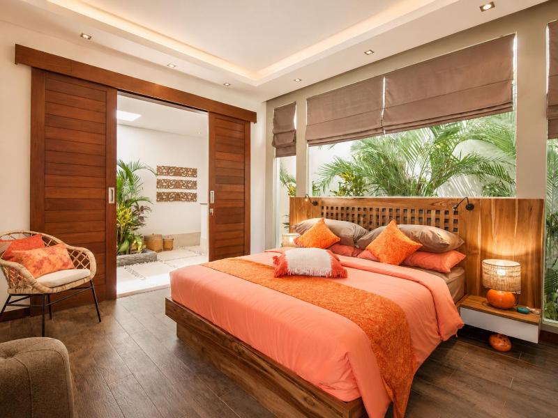 Dreamy 5 BR Villa 200m to Berawa Beach - image 30