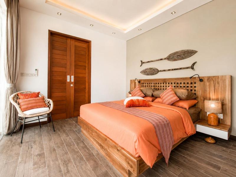 Dreamy 5 BR Villa 200m to Berawa Beach - image 39