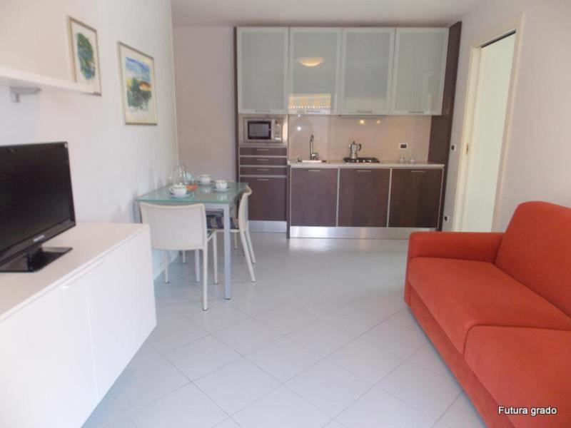Cozy vacation home with lovely views in Grado - image 8