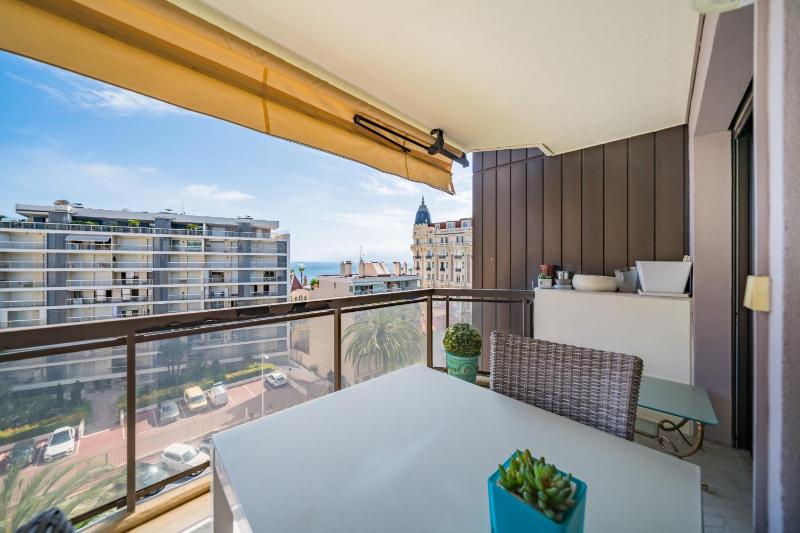Magnificent one-bedroom apartment - image 7