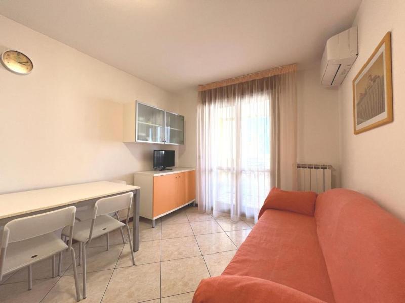 Sweet holiday retreat in a great area with parking - image 13