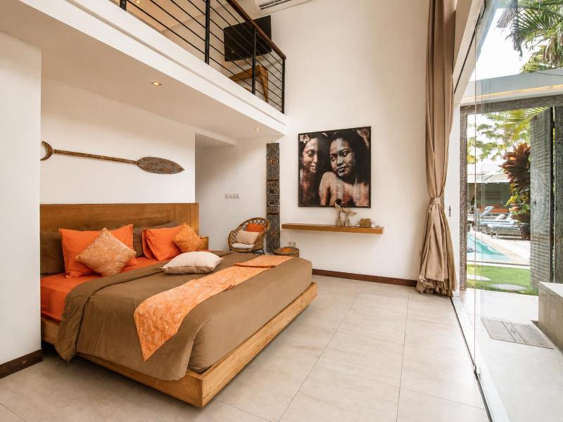 Dreamy 5 BR Villa 200m to Berawa Beach - image 45