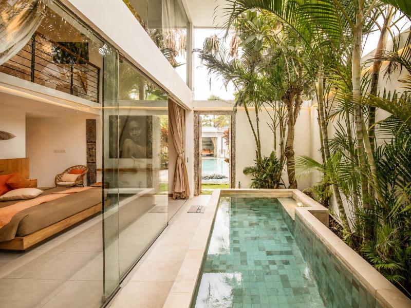 Dreamy 5 BR Villa 200m to Berawa Beach - image 20