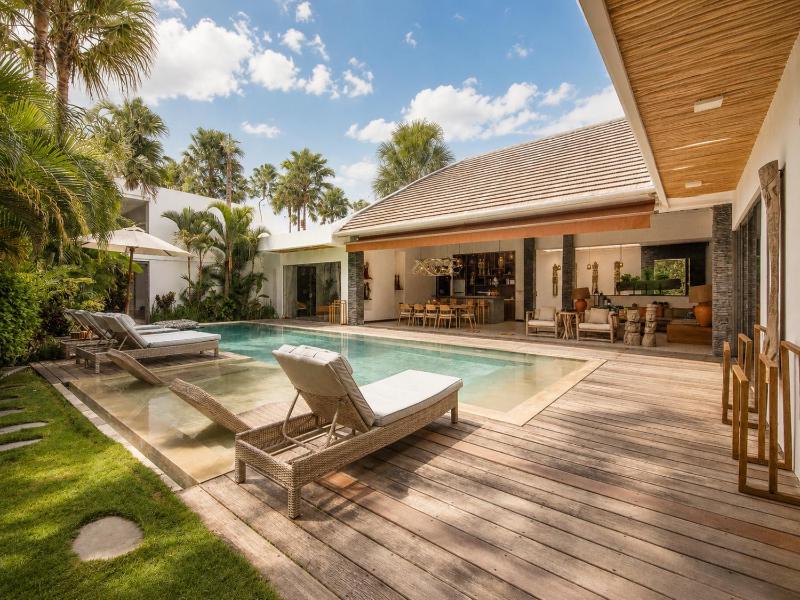 Dreamy 5 BR Villa 200m to Berawa Beach - image 47
