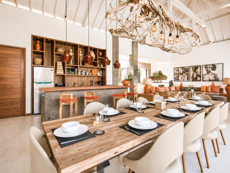 Dreamy 5 BR Villa 200m to Berawa Beach - image 12