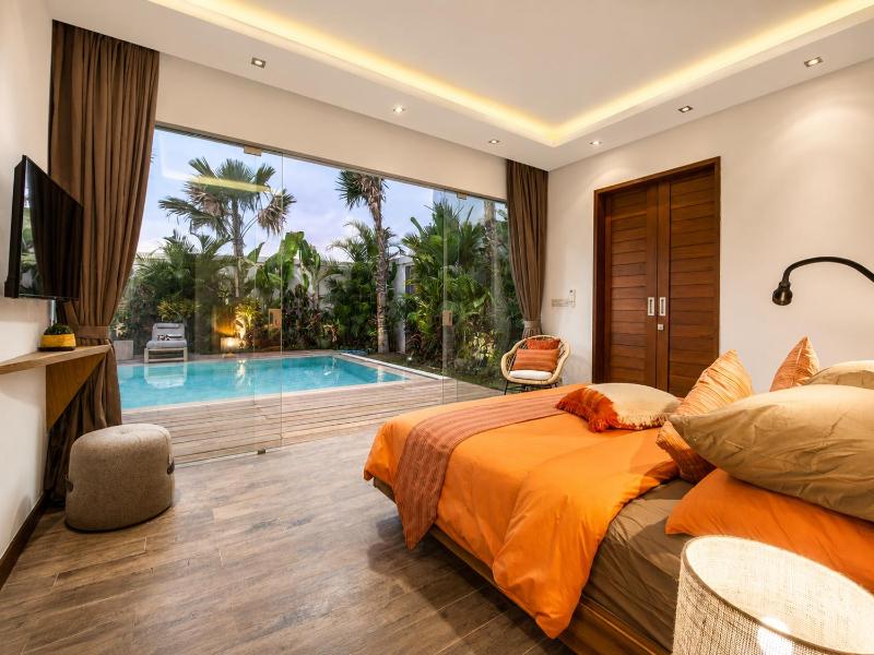 Dreamy 5 BR Villa 200m to Berawa Beach - image 49