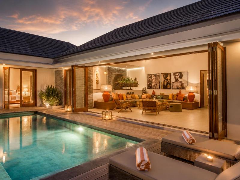Dreamy 5 BR Villa 200m to Berawa Beach - image 23
