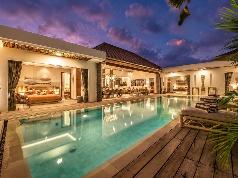 Dreamy 5 BR Villa 200m to Berawa Beach - image 27