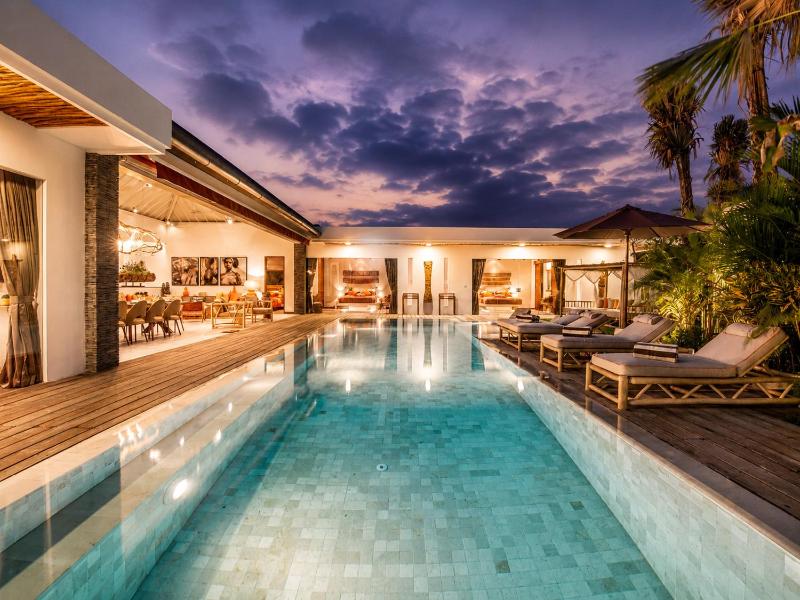 Dreamy 5 BR Villa 200m to Berawa Beach - image 26