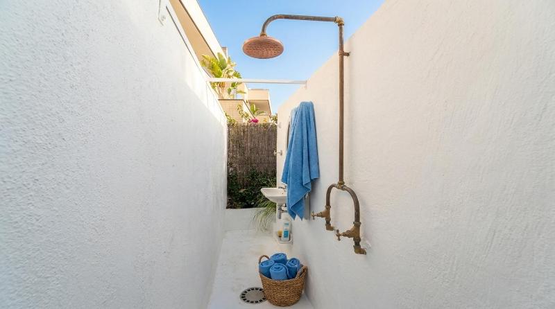 Villa La Colonial - 5 minutes walk from beach and 10 minutes from center Design - image 24
