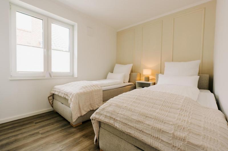 Küsten Suite de Diek - Suite 2 direkte Deichlage Hafenblick Balkon 77qm - image 7