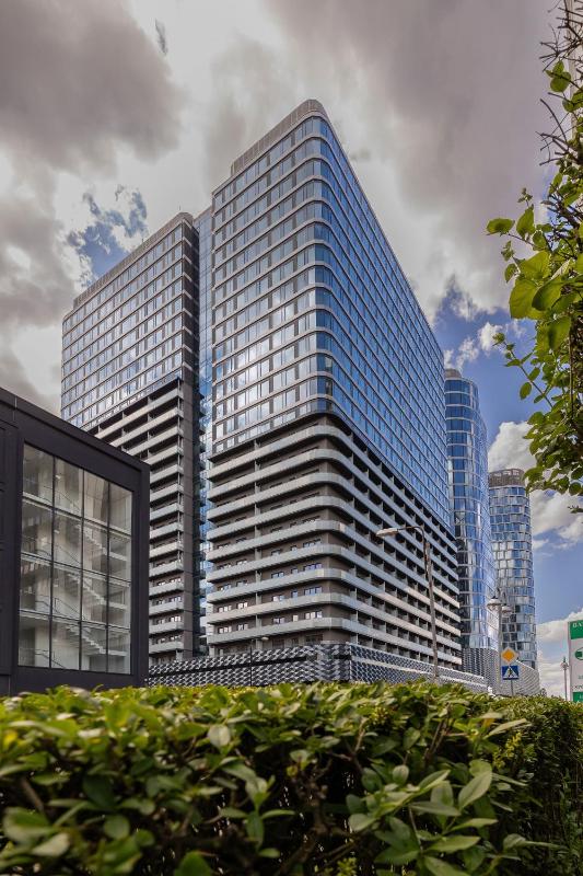 Luxury Apartment with Air Conditioning & Parking on the 25th Floor City Centre by Renters Prestige - image 8
