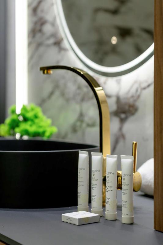 Luxury Apartment with Air Conditioning & Parking on the 25th Floor City Centre by Renters Prestige - image 27
