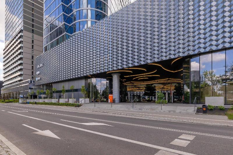 Luxury Apartment with Air Conditioning & Parking on the 25th Floor City Centre by Renters Prestige - image 10