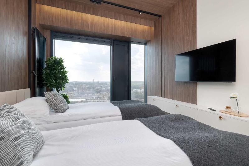 Luxury Apartment with Air Conditioning & Parking on the 25th Floor City Centre by Renters Prestige - image 13
