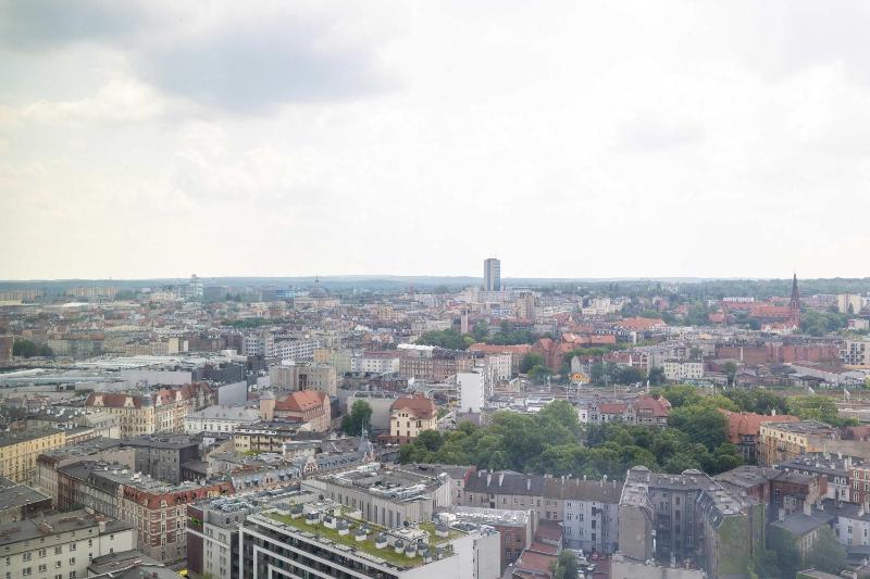 Luxury Apartment with Air Conditioning & Parking on the 25th Floor City Centre by Renters Prestige - image 25