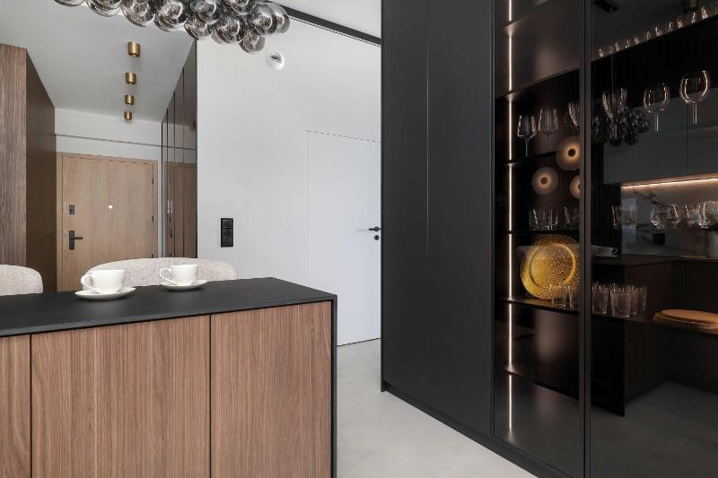 Luxury Apartment with Air Conditioning & Parking on the 25th Floor City Centre by Renters Prestige - image 15