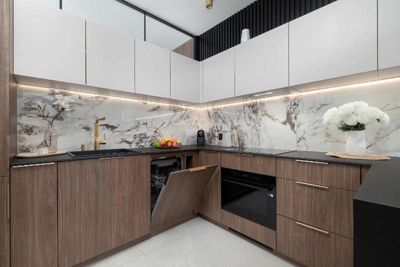 Luxury Apartment with Air Conditioning & Parking on the 25th Floor City Centre by Renters Prestige - image 30